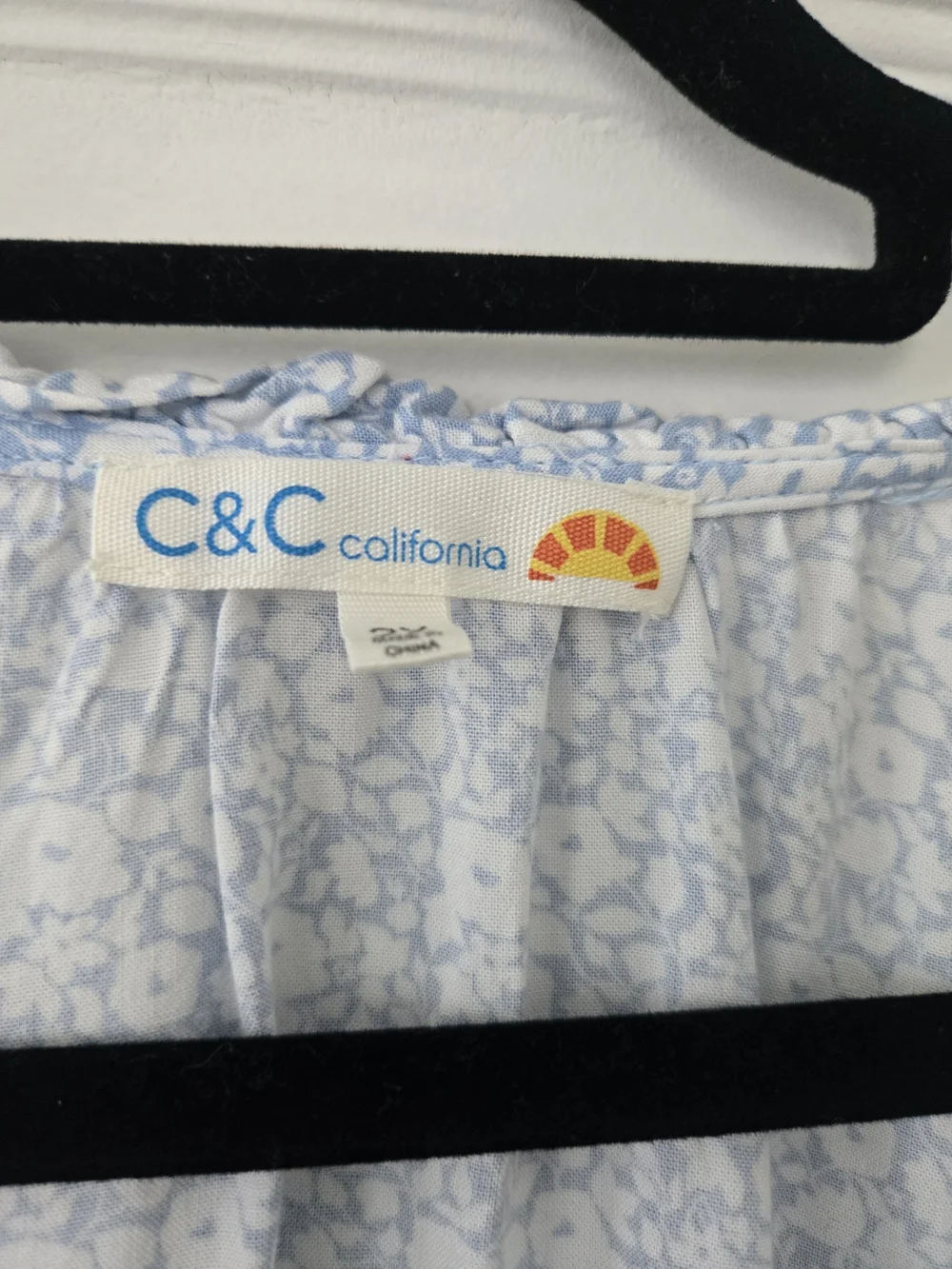 C&C California Pale Blue Floral V-Neck Tunic Top